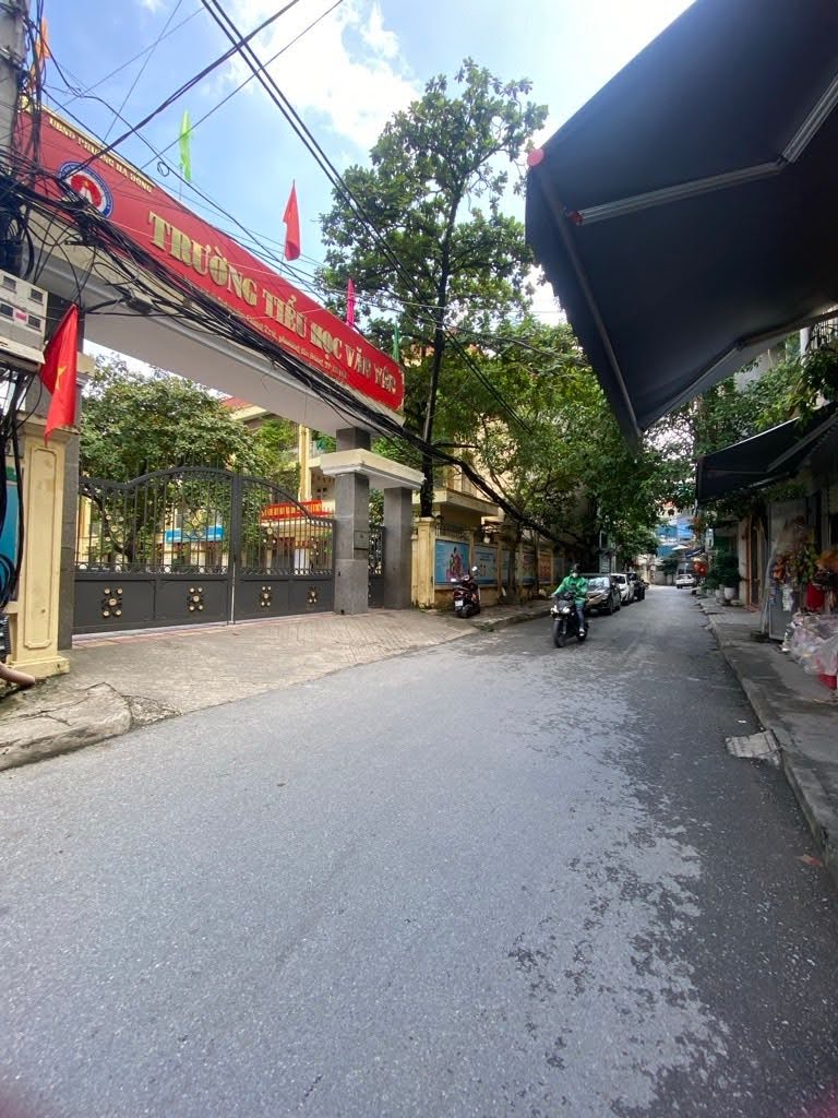 Bán gấp nhà Nguyễn Công Trứ, DT 35m2x5T, giá 10 tỷ, nhà đẹp ở ngay tặng toàn bộ nội thất